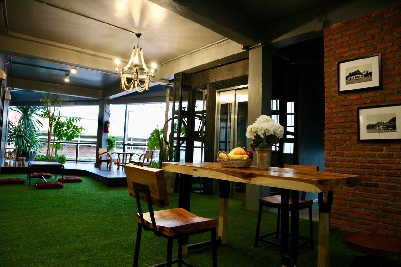 Hugnur Hostel And Coffee Chiang Mai Exterior foto